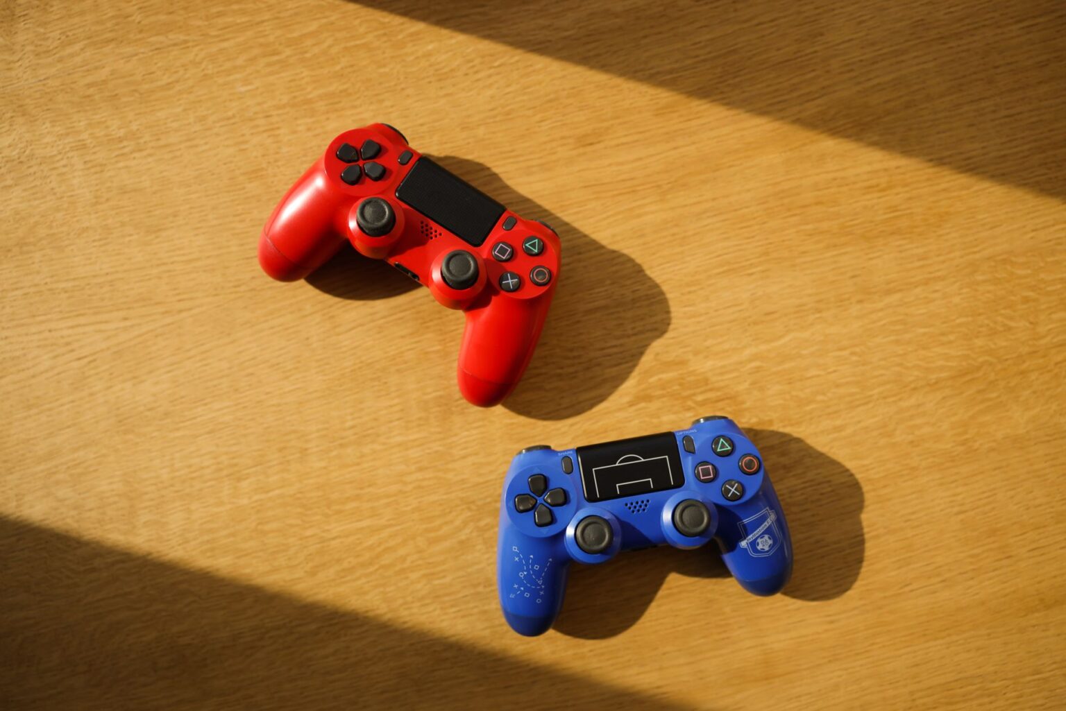 Bandai Namco’s Tekken 8 DLC Fatigue Is Reviving Tekken Tag 2 Lobbies A gaming controller resting on a desk, representing fighting game player frustration with DLC pricing