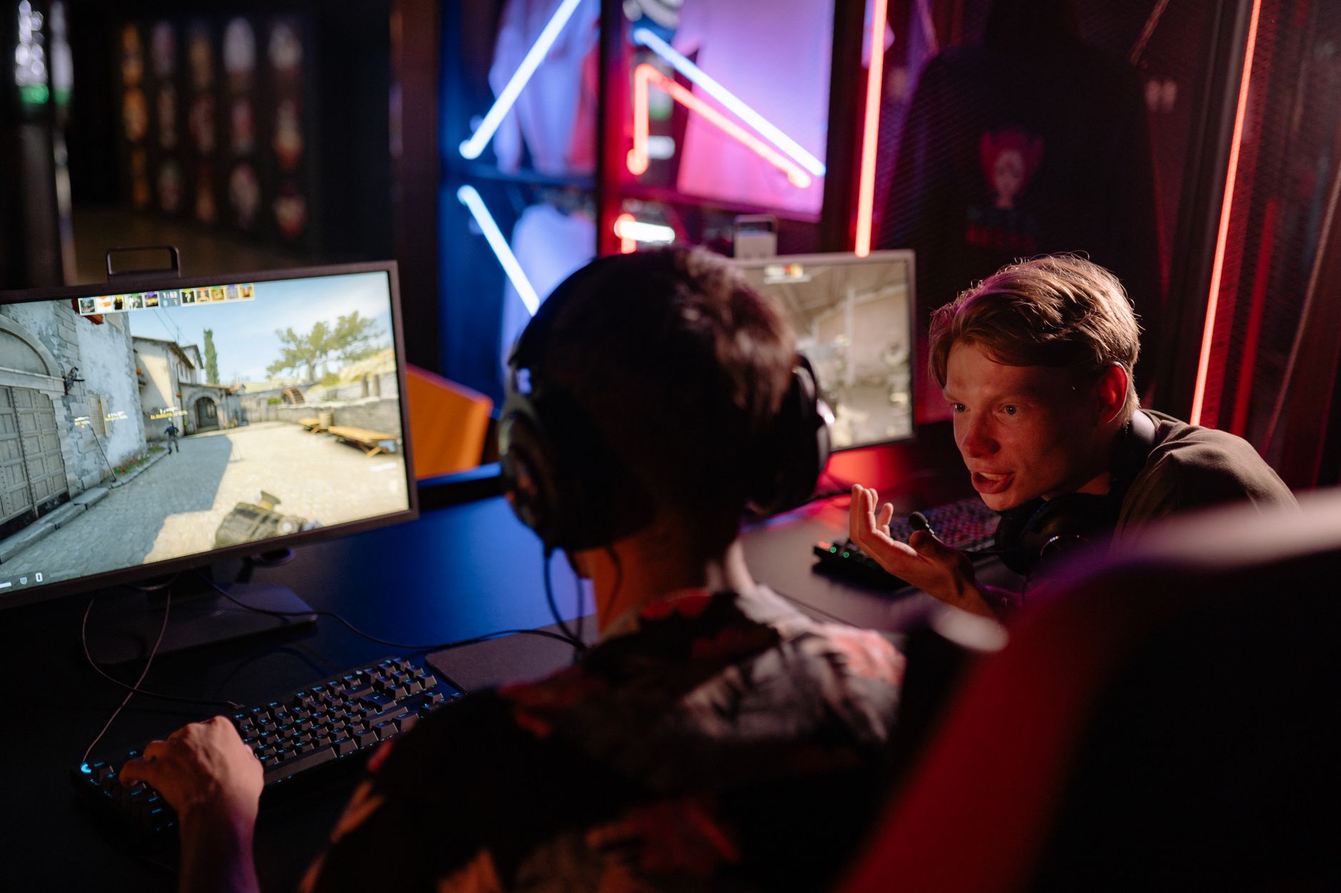 Co-op gaming setup with multiple screens showing team-based gameplay