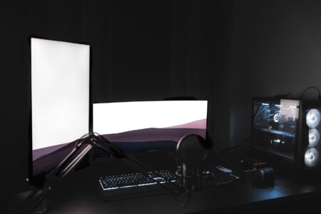 Valve’s Half-Life 3 Silence Is Pulling Fans Back to Alyx A dark gaming setup with glowing monitor, representing immersive PC gaming culture