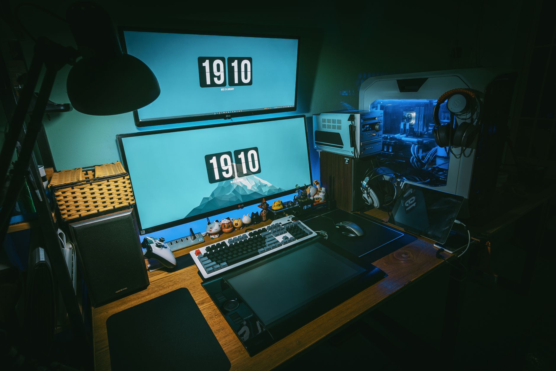 A gaming PC setup with a monitor displaying a competitive multiplayer game