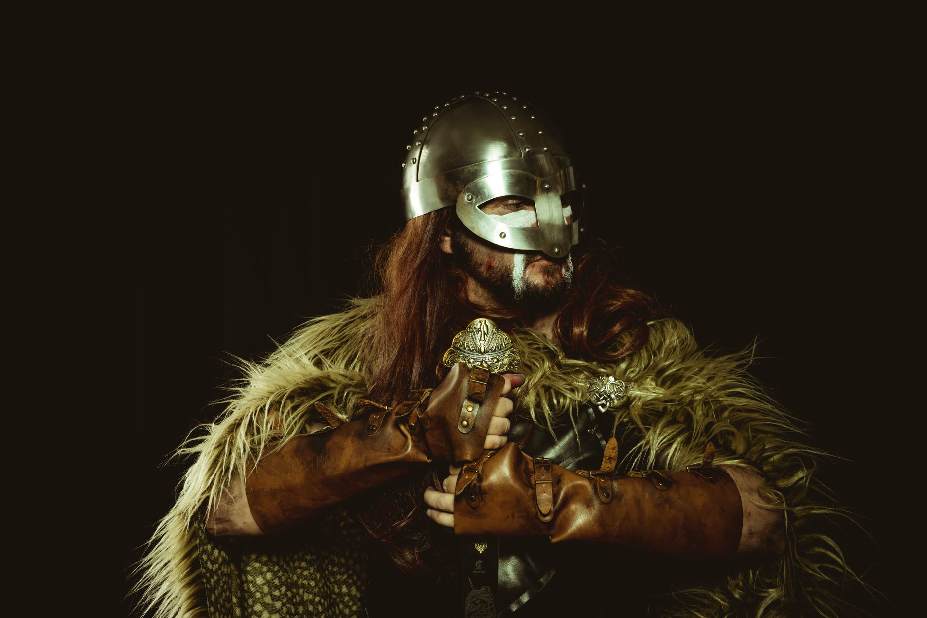 Medieval armored warrior symbolizing the Dark Souls III combat style